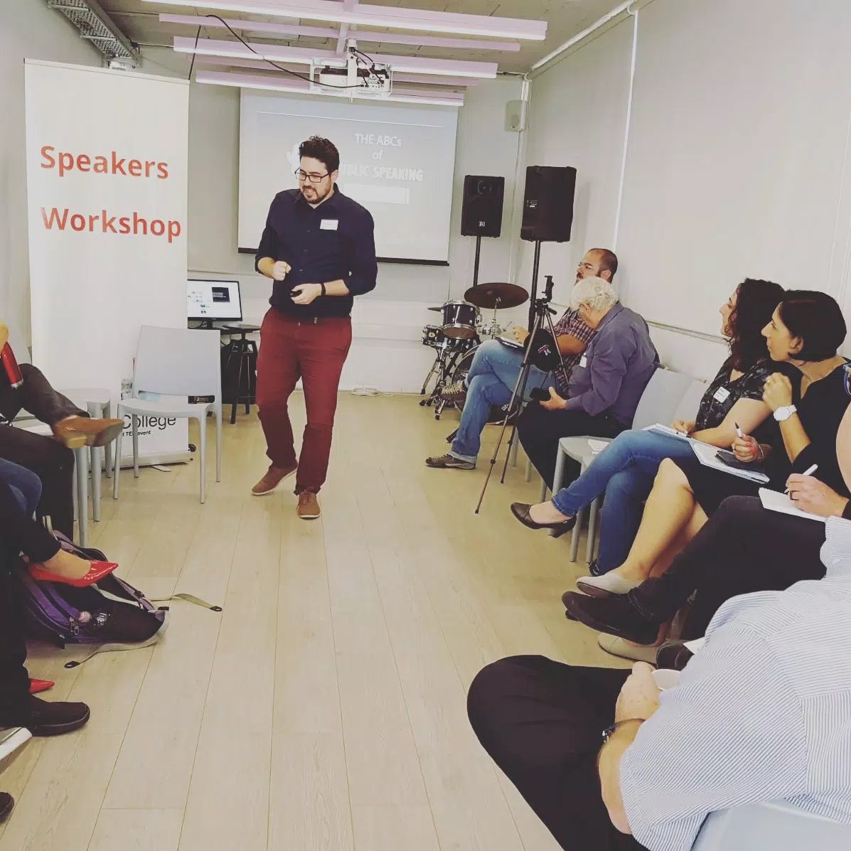 Roi Shternin leading a workshop